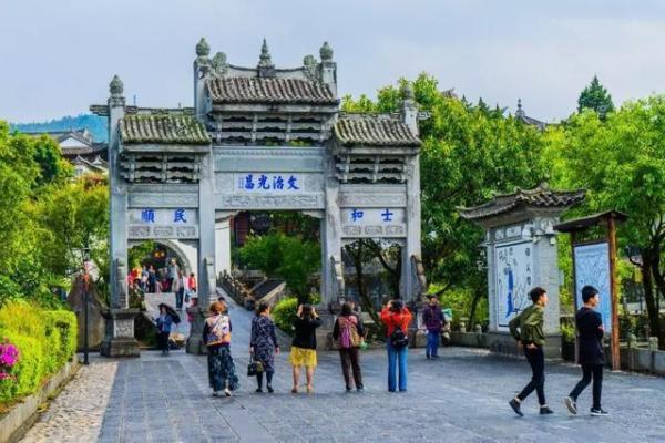 雲南這個600多年的古鎮，比大理古樸，比麗江安靜，卻鮮少人知