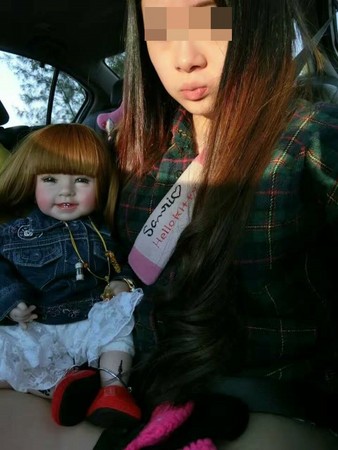 女孩養「古曼娃娃」把祂當成親生兒！還說祂超乖的！但養過的人卻驚慌勸她：妳千萬別生孩子！