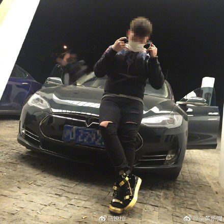 21歲台灣8+9到上海裝富二代！爽吃7位女友全受害！上百人慘被騙錢！被逮捕大家看到「他本尊現身全看呆了」！