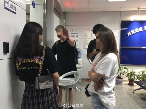 21歲台灣8+9到上海裝富二代！爽吃7位女友全受害！上百人慘被騙錢！被逮捕大家看到「他本尊現身全看呆了」！