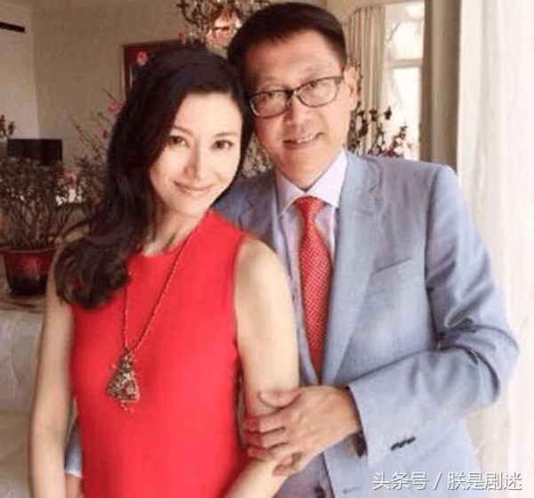 女明星調情被偷拍！鄭爽忘記拉窗簾，最後一個簡直太大膽！