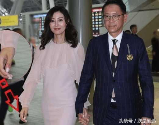 女明星調情被偷拍！鄭爽忘記拉窗簾，最後一個簡直太大膽！