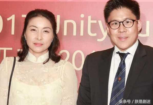 女明星調情被偷拍！鄭爽忘記拉窗簾，最後一個簡直太大膽！