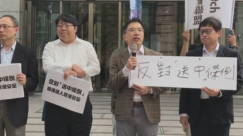 被冠上詐欺！中國要求捷克法官「不准送回台灣」，22歲少年淚「看不到爸媽」網友驚：完蛋了！