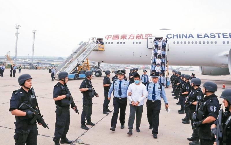 被冠上詐欺！中國要求捷克法官「不准送回台灣」，22歲少年淚「看不到爸媽」網友驚：完蛋了！