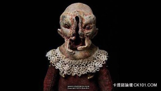 13隻真實存在的「鬼娃娃」讓人嚇到腿軟，連「安娜貝爾」在裡面都不是最恐怖的！？
