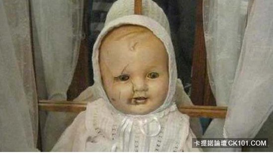 13隻真實存在的「鬼娃娃」讓人嚇到腿軟，連「安娜貝爾」在裡面都不是最恐怖的！？