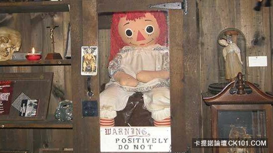 13隻真實存在的「鬼娃娃」讓人嚇到腿軟，連「安娜貝爾」在裡面都不是最恐怖的！？