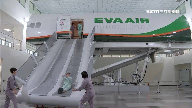 出招對付罷工？長榮航空證實「已錄取50位越籍空，公司專程培訓「地勤變空服員」：早就開始了！