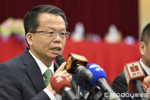 出招對付罷工？長榮航空證實「已錄取50位越籍空，公司專程培訓「地勤變空服員」：早就開始了！