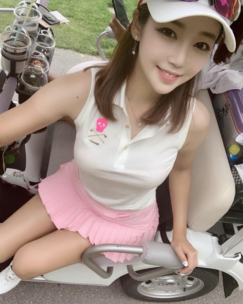 高爾夫球小姐姐笑容迷倒眾生，網友發言我是其中之一