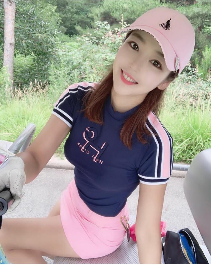 高爾夫球小姐姐笑容迷倒眾生，網友發言我是其中之一