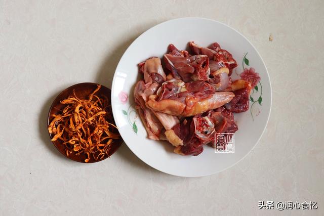 小暑過後大暑伏天將至，常給家人煲這碗湯，降火清補，從內在防暑