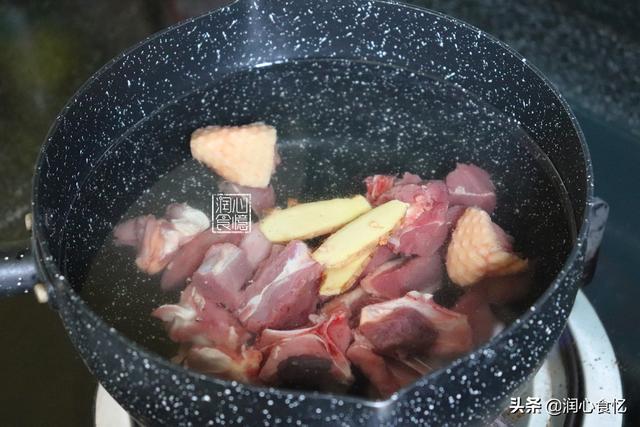 小暑過後大暑伏天將至，常給家人煲這碗湯，降火清補，從內在防暑