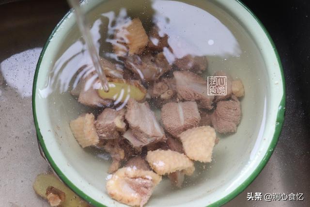 小暑過後大暑伏天將至，常給家人煲這碗湯，降火清補，從內在防暑