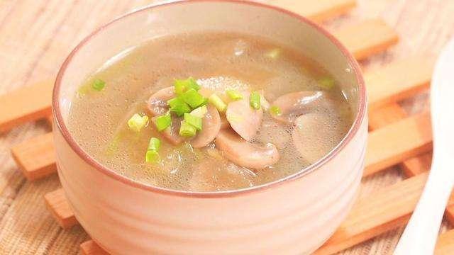 三伏天將至，出汗多當心身體缺鉀，用口蘑和冬瓜做一碗「補鉀湯」