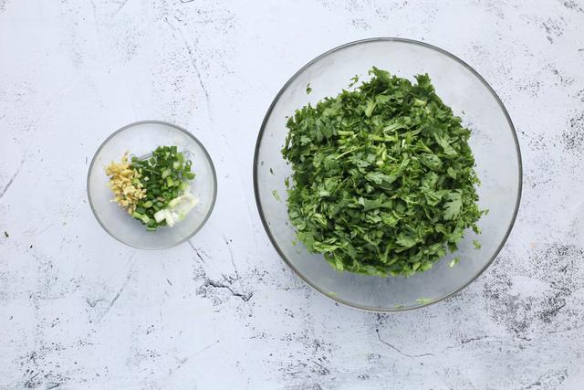 春季不能錯過這種蔬菜，做成丸子蒸著吃，原汁原味，營養太棒了