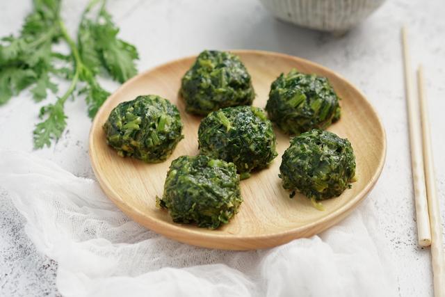 春季不能錯過這種蔬菜，做成丸子蒸著吃，原汁原味，營養太棒了