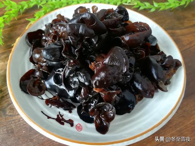 干木耳到底該怎麼泡發？教你泡發木耳的小技巧，吃著健康又美味