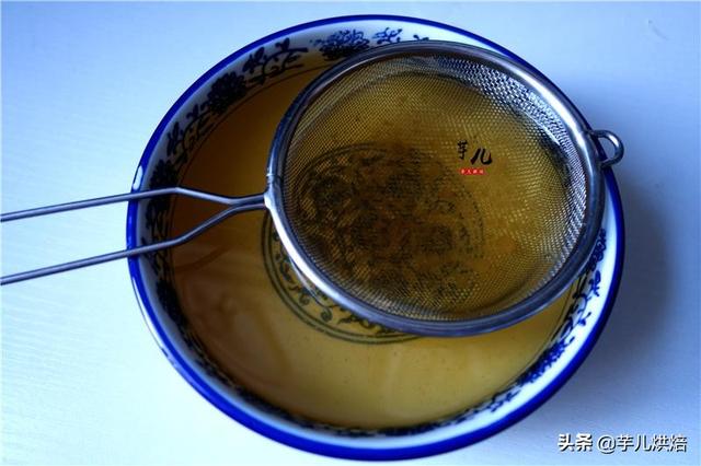 教你一個熬豬油的好方法，不用看鍋，不怕燙手，豬油潔白出油率高