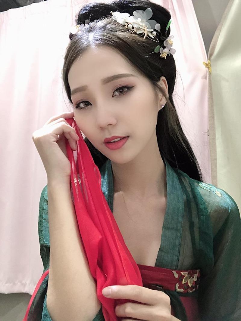 174CM「長腿辣模」黃小萱Anita不只美腿可觀，還偷藏「雙份大饅頭」也好美味！