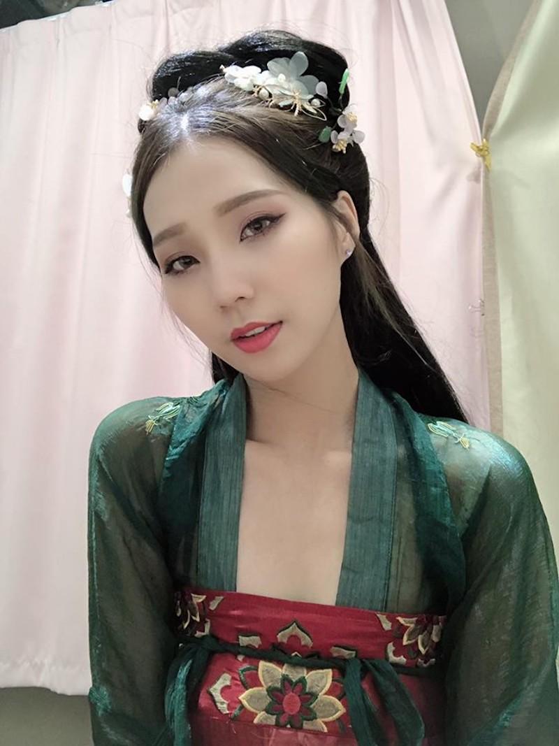 174CM「長腿辣模」黃小萱Anita不只美腿可觀，還偷藏「雙份大饅頭」也好美味！