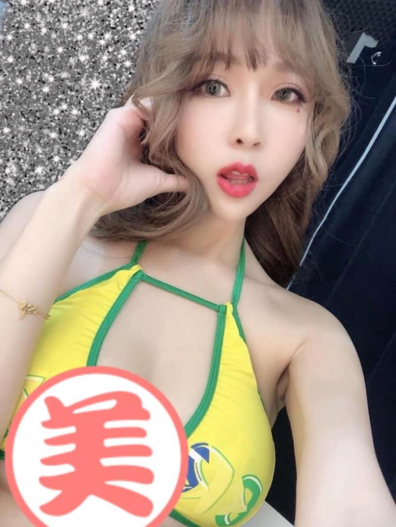 性感睡衣挑逗！Gilana邱默默「火辣身材」超養眼，萌萌臉蛋更讓人失去理智！