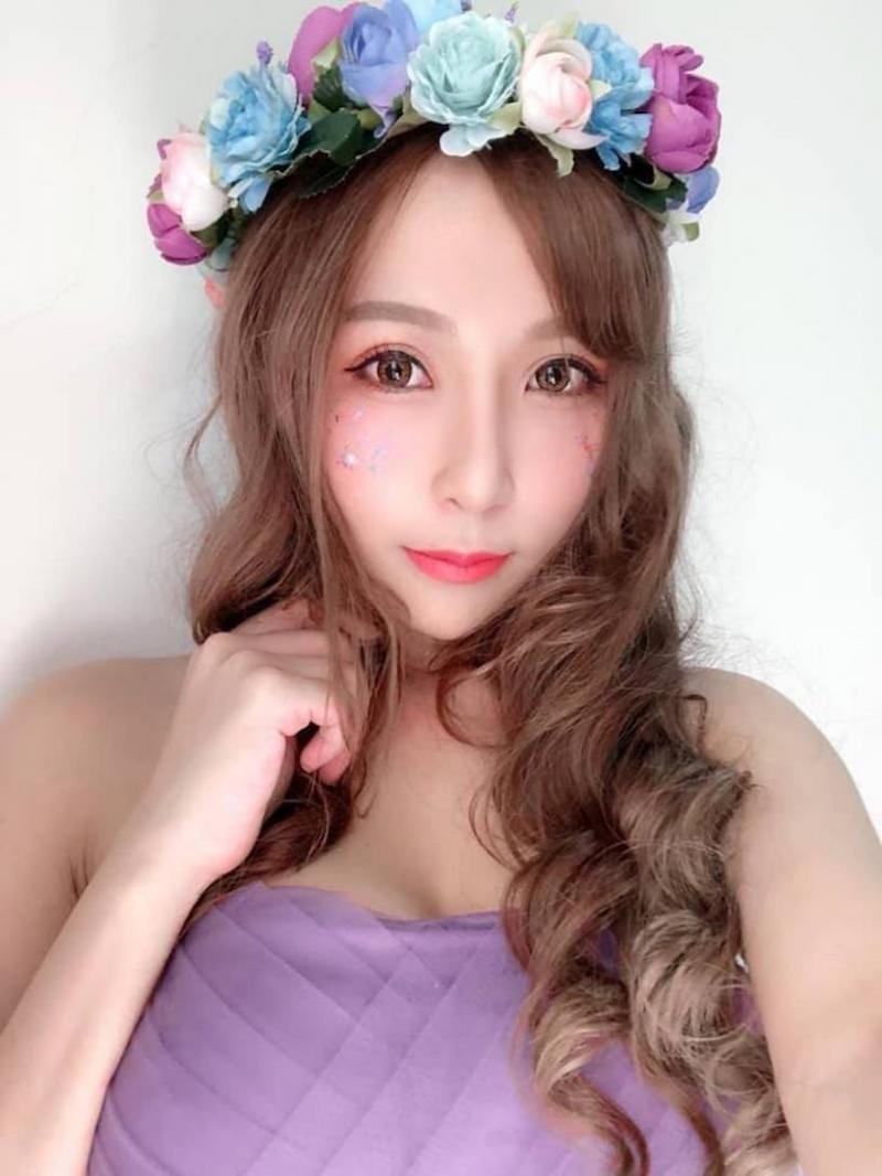 性感睡衣挑逗！Gilana邱默默「火辣身材」超養眼，萌萌臉蛋更讓人失去理智！