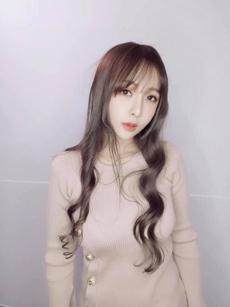 性感睡衣挑逗！Gilana邱默默「火辣身材」超養眼，萌萌臉蛋更讓人失去理智！
