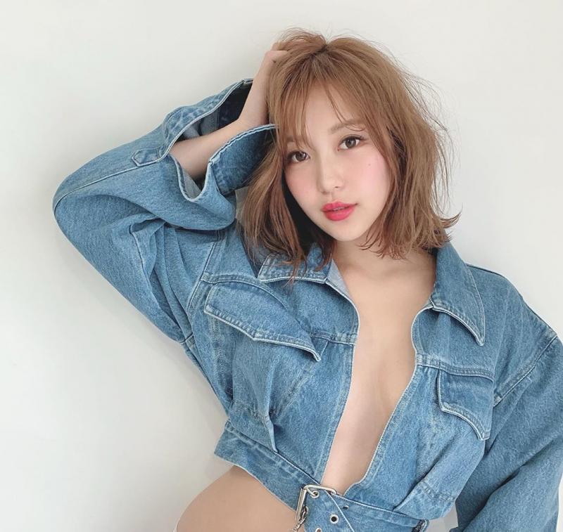 性感健身正妹COCO朝聖「那個泳池」，比基尼快罩不住火辣身材！