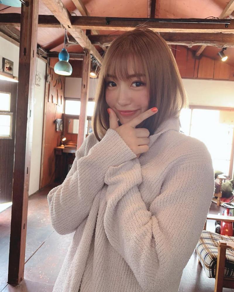 性感健身正妹COCO朝聖「那個泳池」，比基尼快罩不住火辣身材！