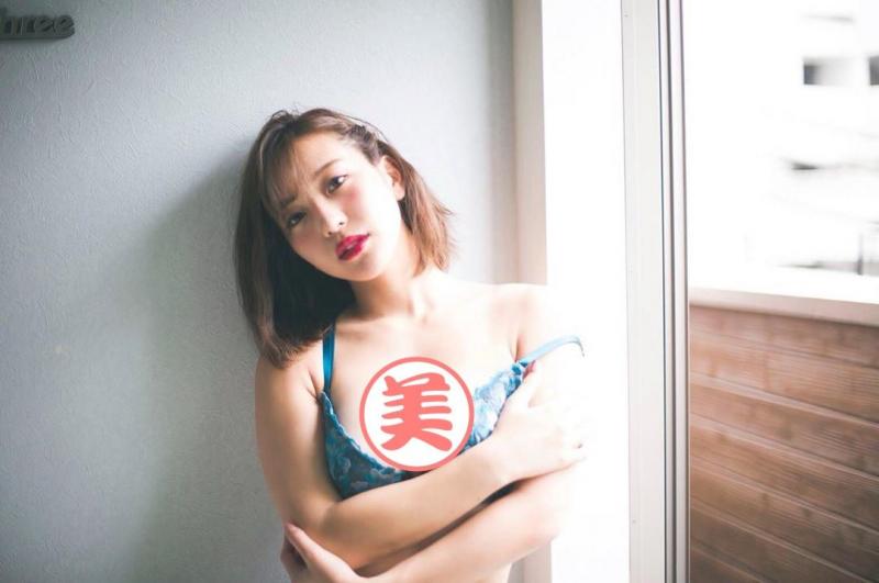 性感健身正妹COCO朝聖「那個泳池」，比基尼快罩不住火辣身材！