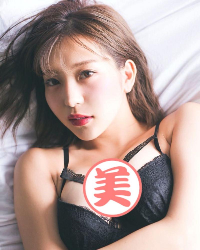 性感健身正妹COCO朝聖「那個泳池」，比基尼快罩不住火辣身材！