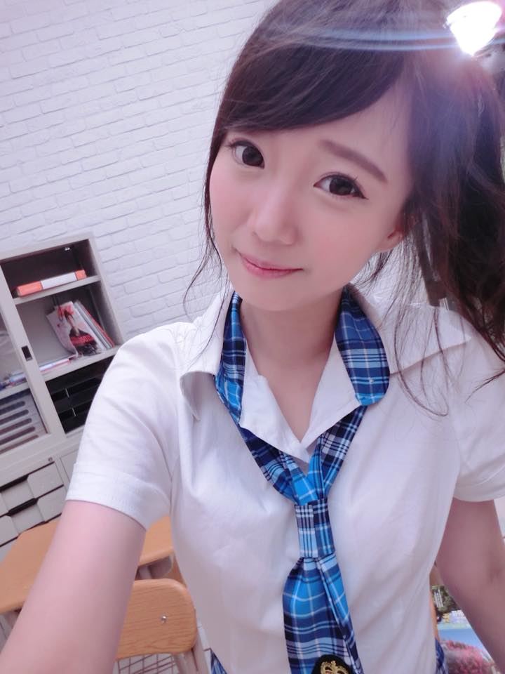 甜美女業務「Nana 娜娜」身材深藏不露，氣質超萌網友都戀愛！