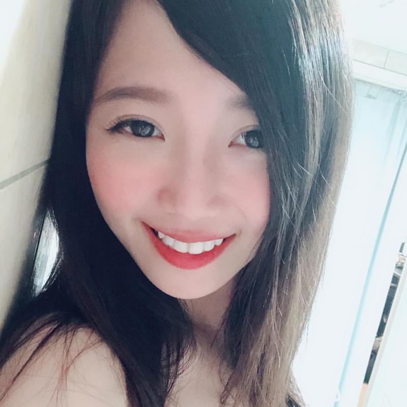 甜美女業務「Nana 娜娜」身材深藏不露，氣質超萌網友都戀愛！