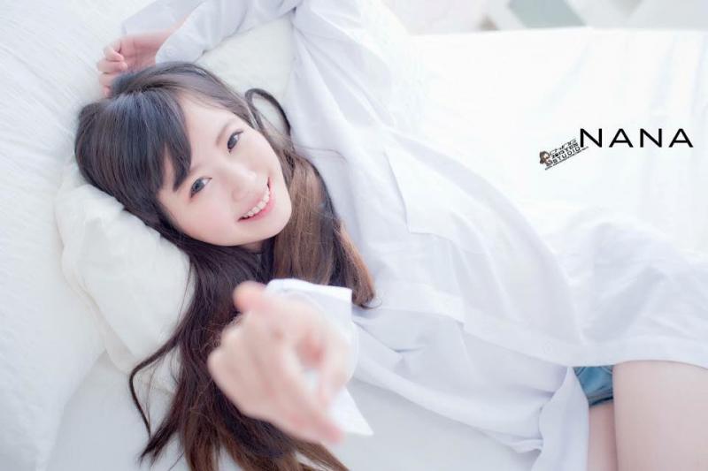 甜美女業務「Nana 娜娜」身材深藏不露，氣質超萌網友都戀愛！