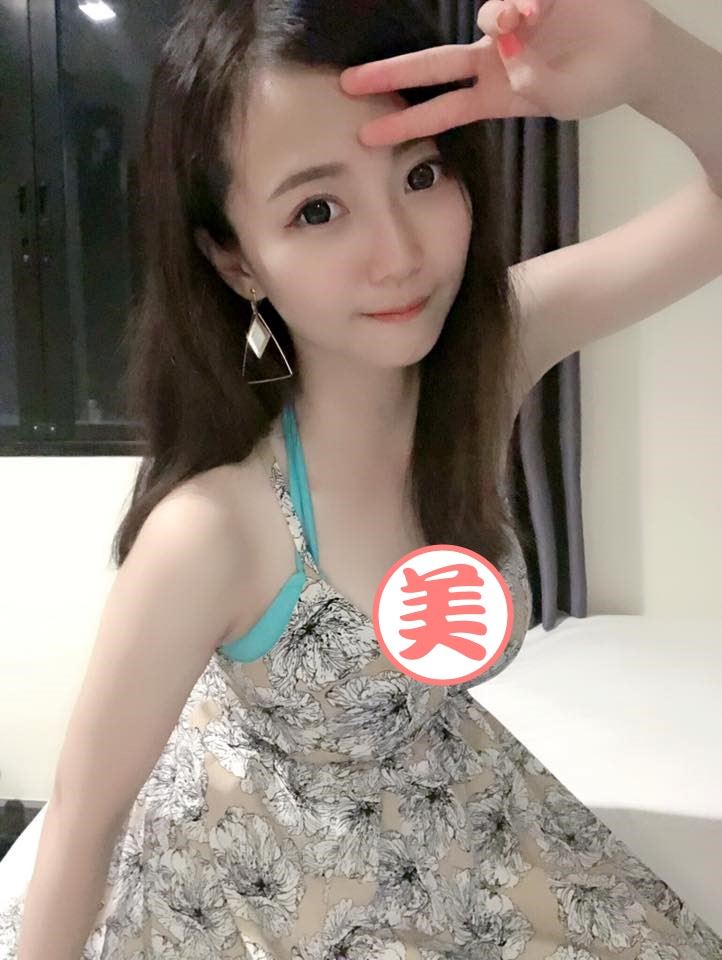甜美女業務「Nana 娜娜」身材深藏不露，氣質超萌網友都戀愛！
