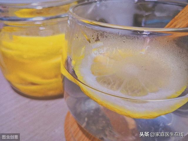 女性喝檸檬水，有利也有弊，一起來看看吧