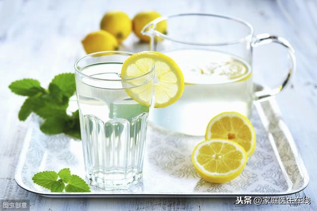 女性喝檸檬水，有利也有弊，一起來看看吧