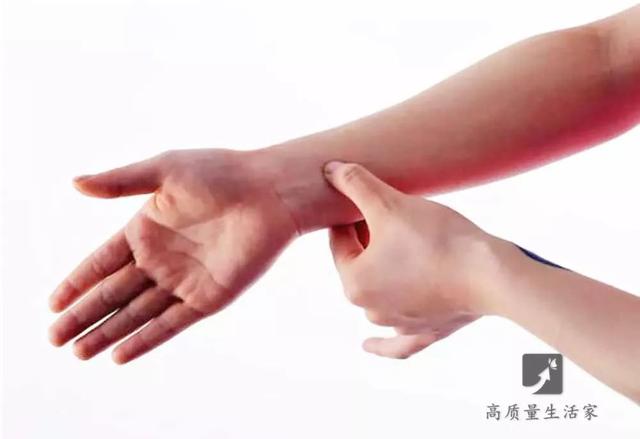 藏在手上的「萬能穴」，每天按一按，好處太多了