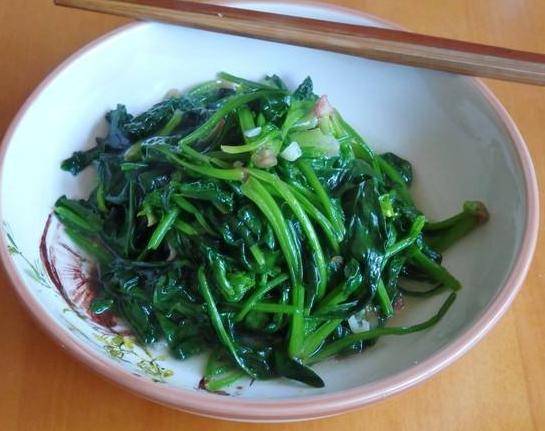 不管炒什麼蔬菜，記住大廚教的這3點，菜葉綠得發亮