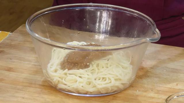 「養生廚房」今日菜品——《老北京麻醬涼麵》
