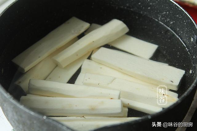 夏天多吃山藥滋補脾胃，試試這簡單的吃法，美味可口，老少皆宜