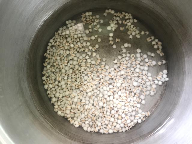 夏天多煮此粥，比奶茶好喝，健脾祛濕，每天一碗，家人安然度一夏