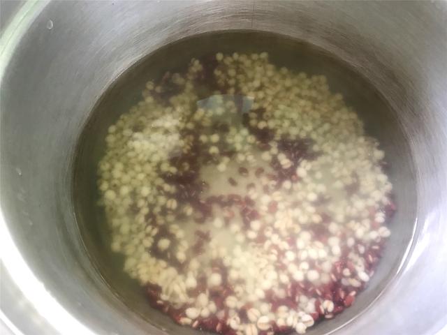 夏天多煮此粥，比奶茶好喝，健脾祛濕，每天一碗，家人安然度一夏