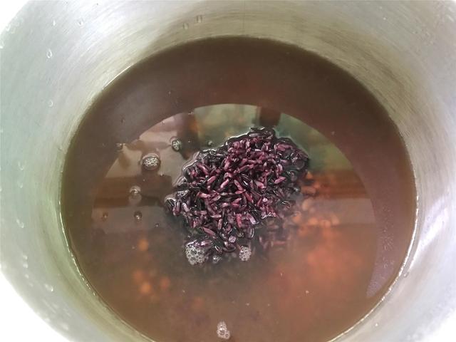 夏天多煮此粥，比奶茶好喝，健脾祛濕，每天一碗，家人安然度一夏