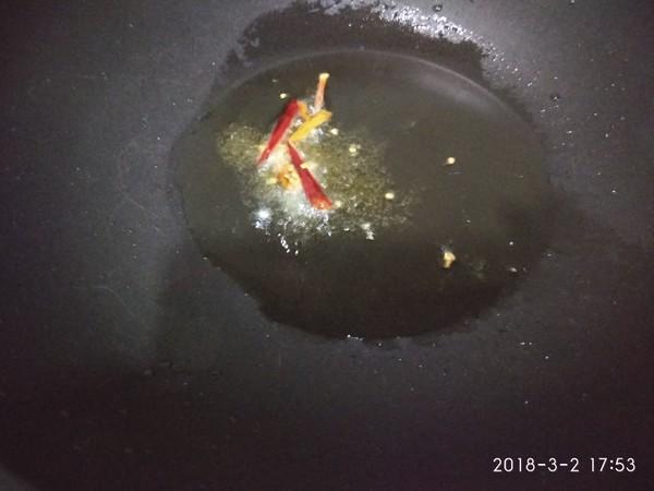 「它」是飯館裡都吃不到的菜，兒子三天兩頭就想吃，特解饞！