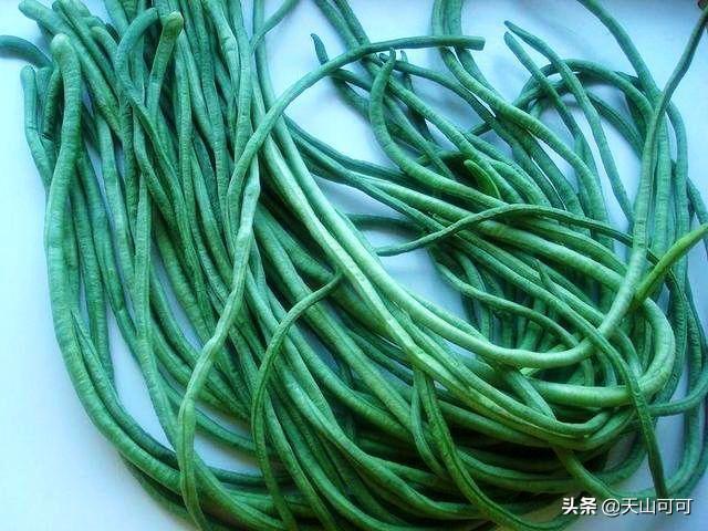 豆角包餃子，是用生的好？還是焯水好？