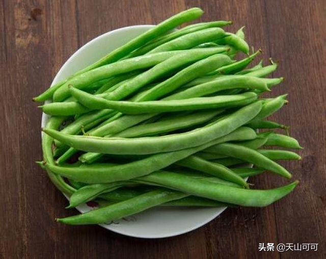 豆角包餃子，是用生的好？還是焯水好？
