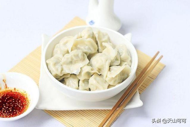 豆角包餃子，是用生的好？還是焯水好？